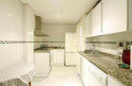 Ground Floor Apartment for sale Saint Andrews | Cabopino Marbella kitchen